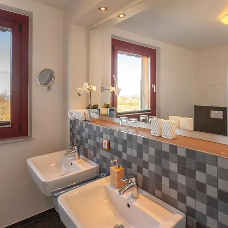 アパート Birdie Mit Ostseeblick Haus Fore *