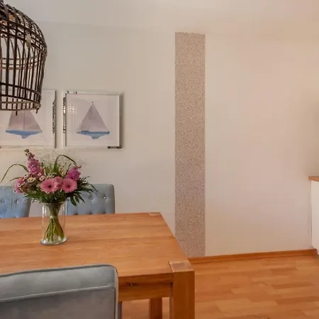 Birdie Mit Ostseeblick Haus Fore アパート